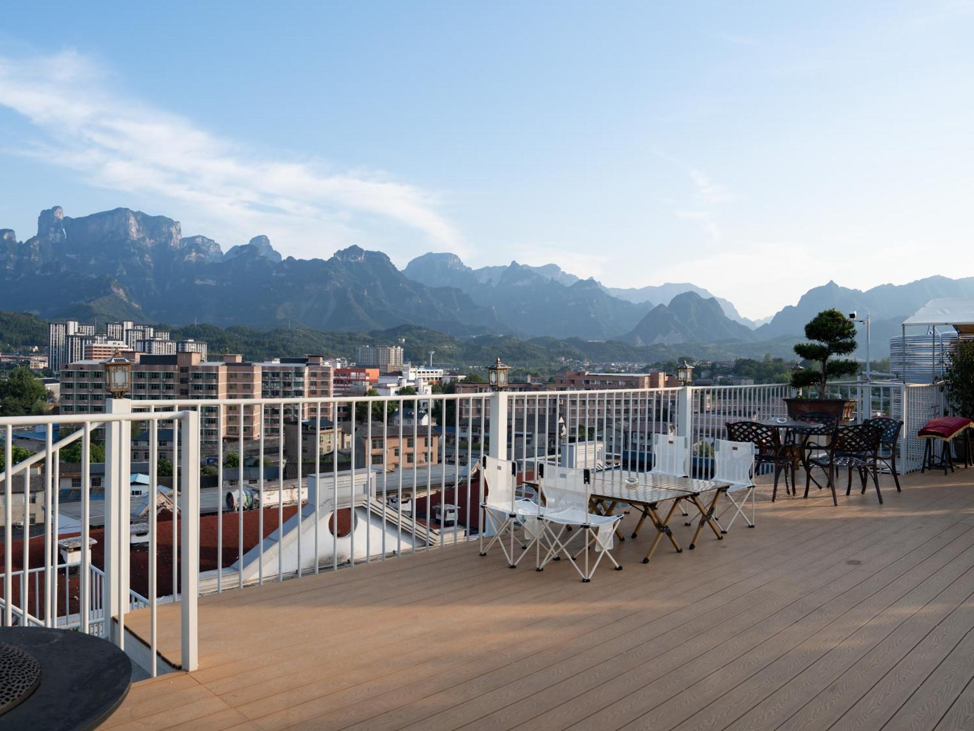 Patio Spring Holiday Inn -- Free Round Trip Pick-Up Service --Panoramic View Of Tianmen Mount 張家界市 エクステリア 写真