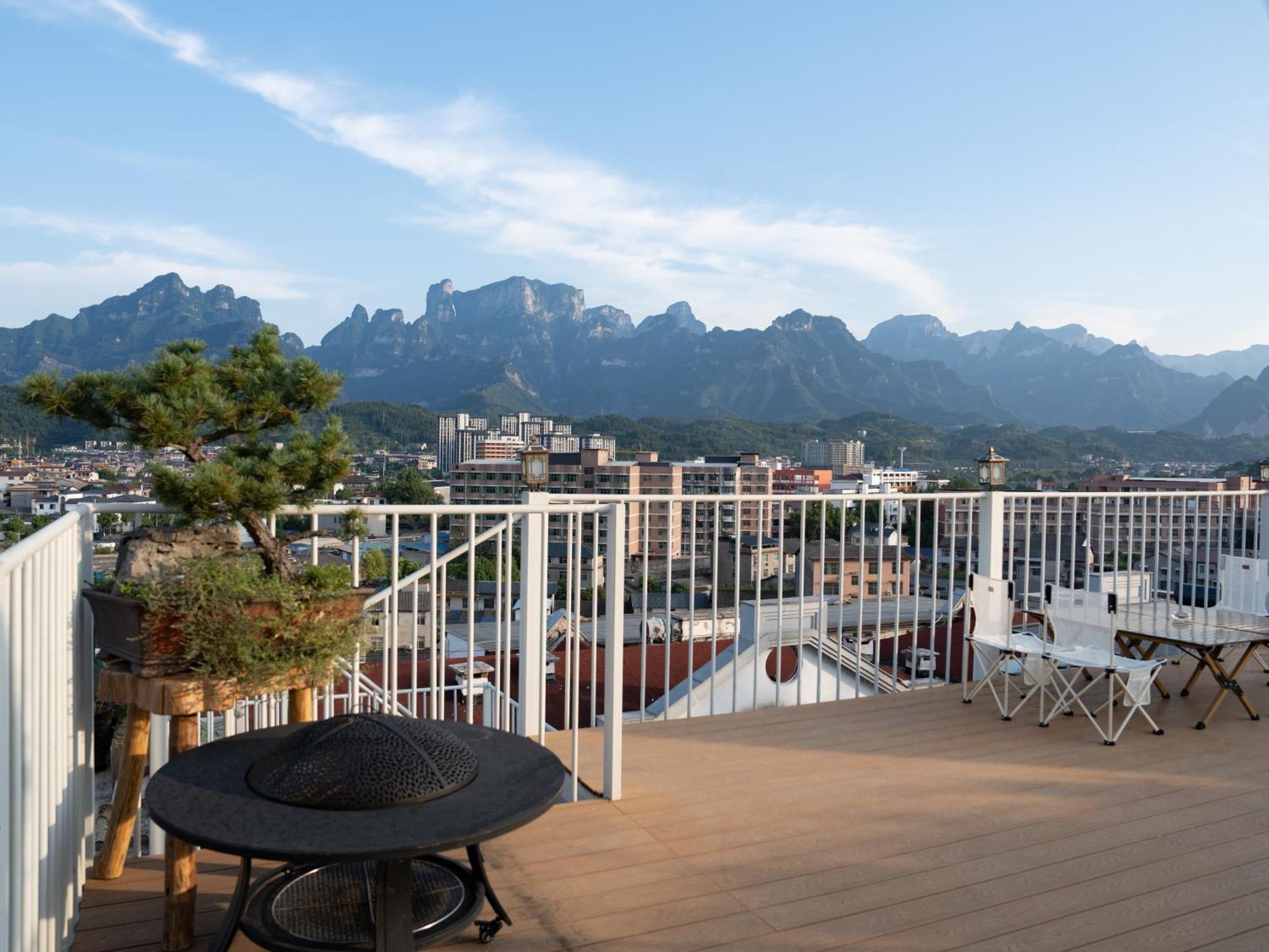 Patio Spring Holiday Inn -- Free Round Trip Pick-Up Service --Panoramic View Of Tianmen Mount 張家界市 エクステリア 写真